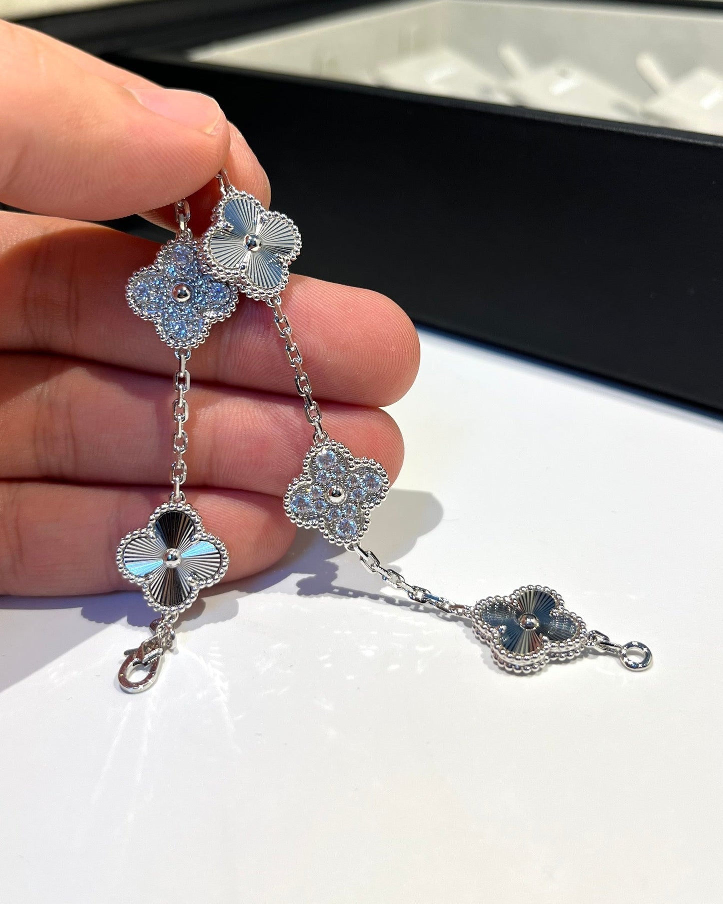 [Ornora Jewelry] CLOVER 5 MOTIF LASER BRACELET COLLECTION