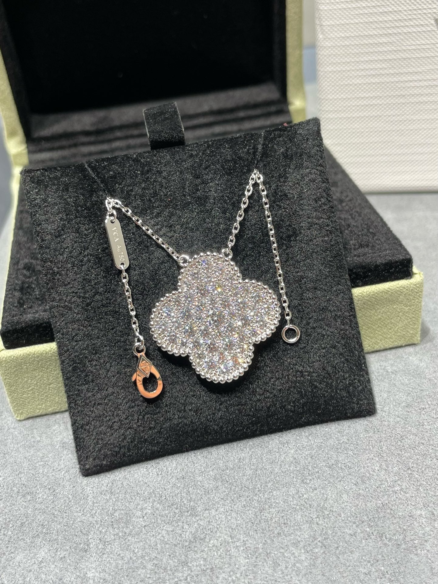 [Ornora Jewelry]CLOVER 25MM LARGE PENDANT DIAMOND PAVED SILVER NECKLACE