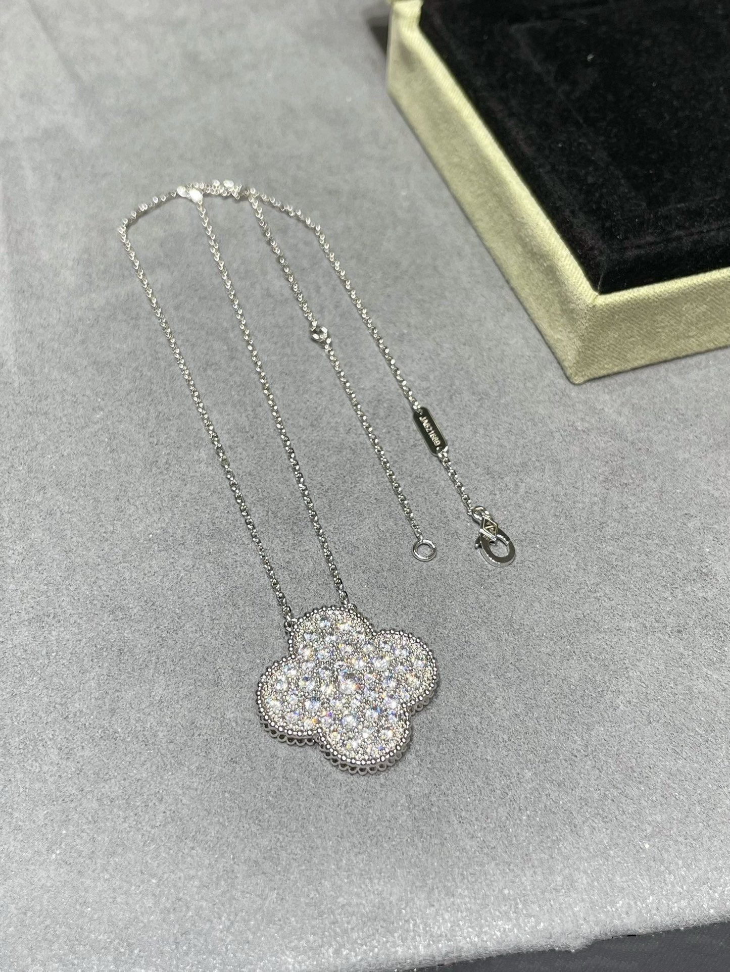 [Ornora Jewelry]CLOVER 25MM LARGE PENDANT DIAMOND PAVED SILVER NECKLACE