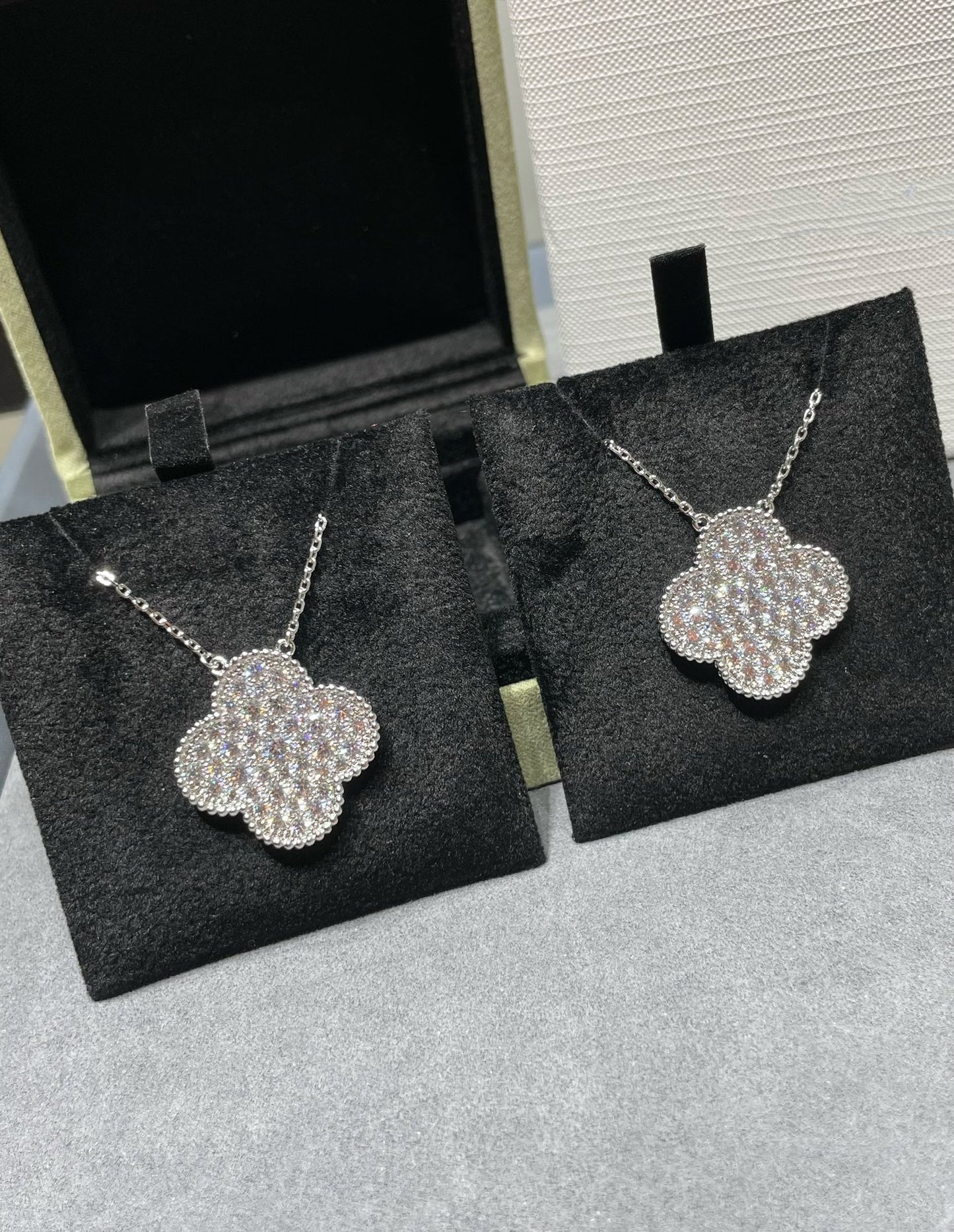 [Ornora Jewelry]CLOVER 25MM LARGE PENDANT DIAMOND PAVED SILVER NECKLACE