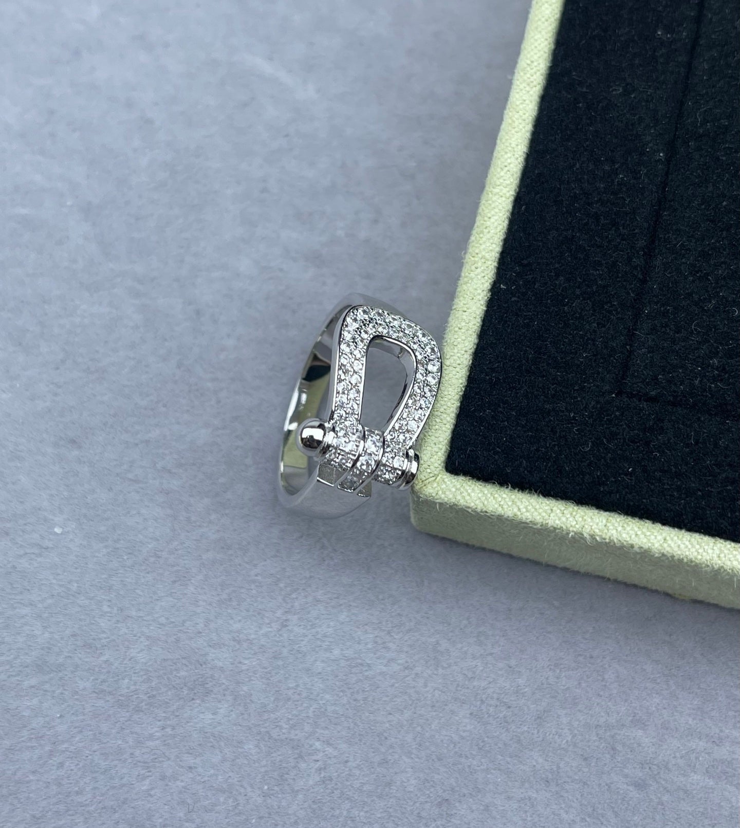 [Ornora Jewelry]Wide Hoof-Shaped Diamond-Studded Ring