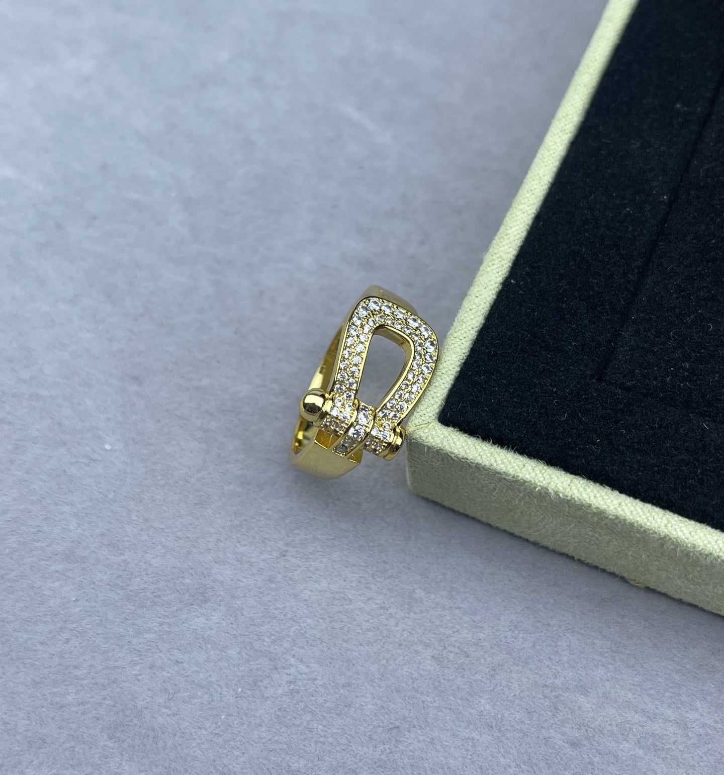[Ornora Jewelry]Wide Hoof-Shaped Diamond-Studded Ring