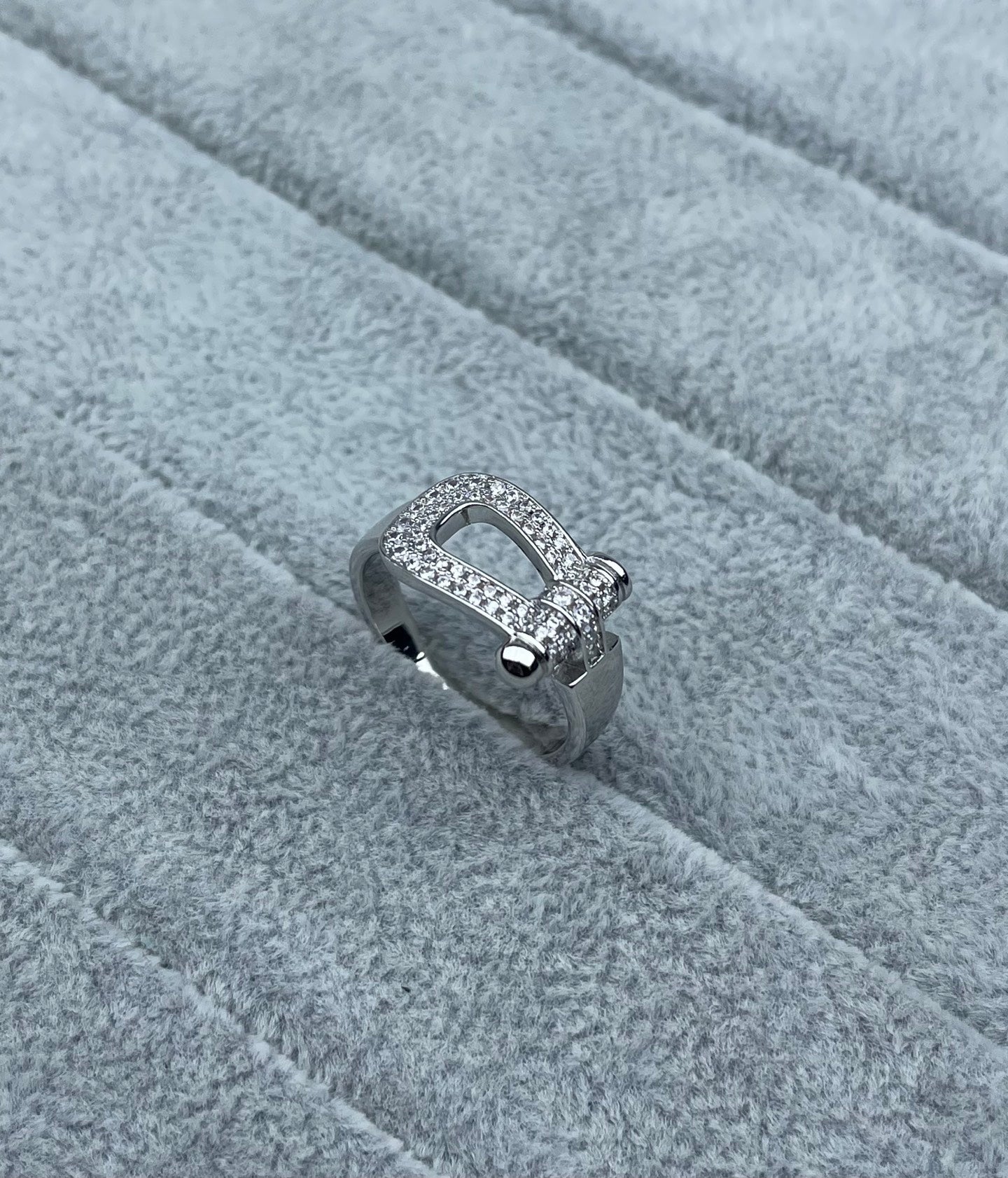 [Ornora Jewelry]Wide Hoof-Shaped Diamond-Studded Ring