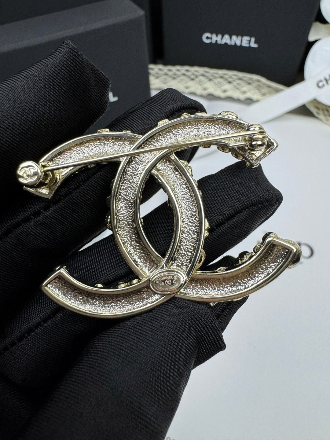 [Ornora Jewelry]26C Pink-White Enamel Ice Cream Cone Double C Brooch