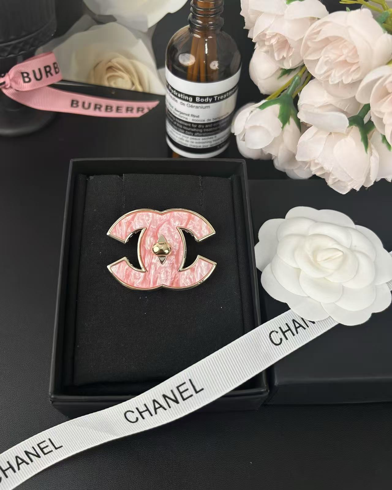 [Ornora Jewelry]Pink Resin Classic Brooch 5cm