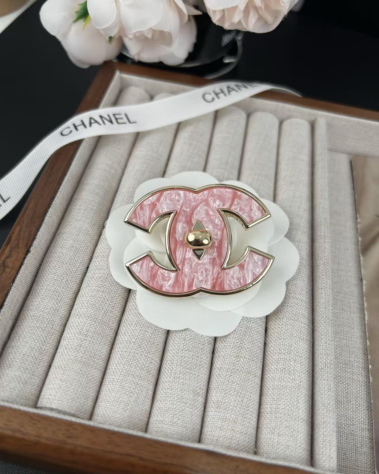 [Ornora Jewelry]Pink Resin Classic Brooch 5cm