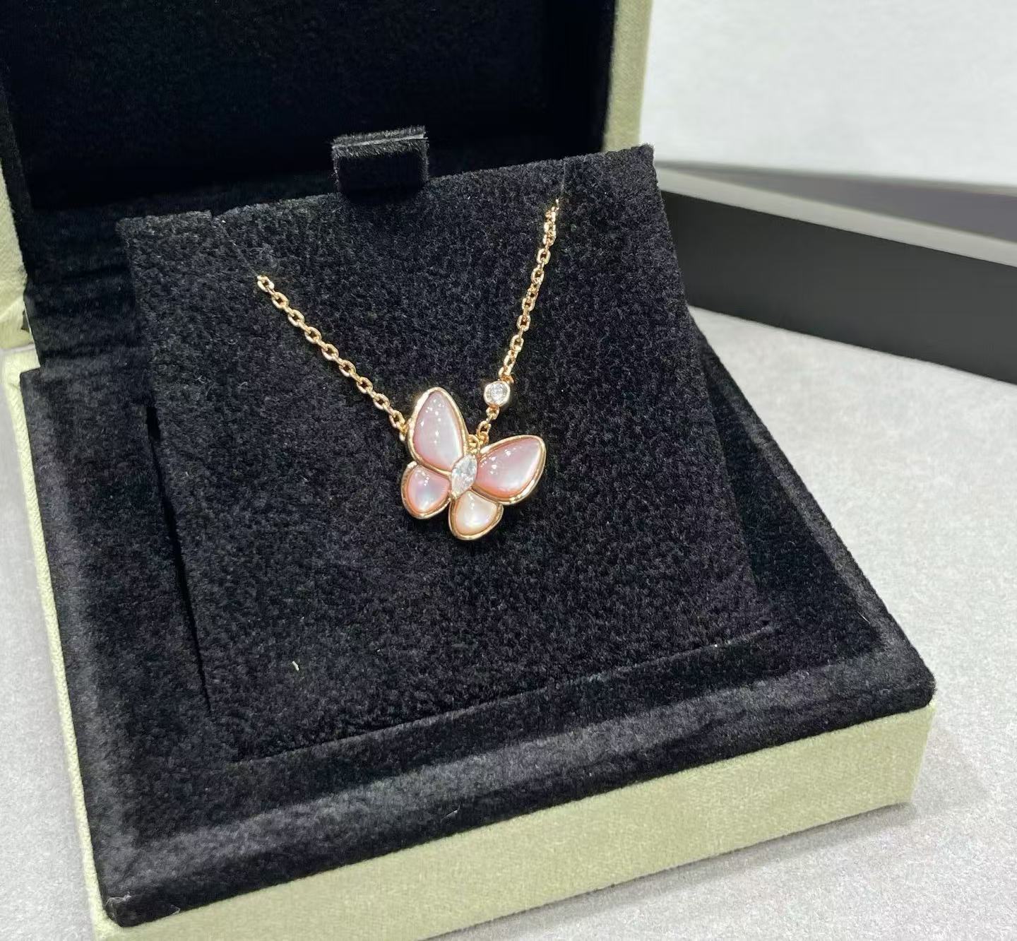[Ornora Jewelry]BUTTERFLY PINK MOTHER-OF-PEARL DIAMOND NECKLACE
