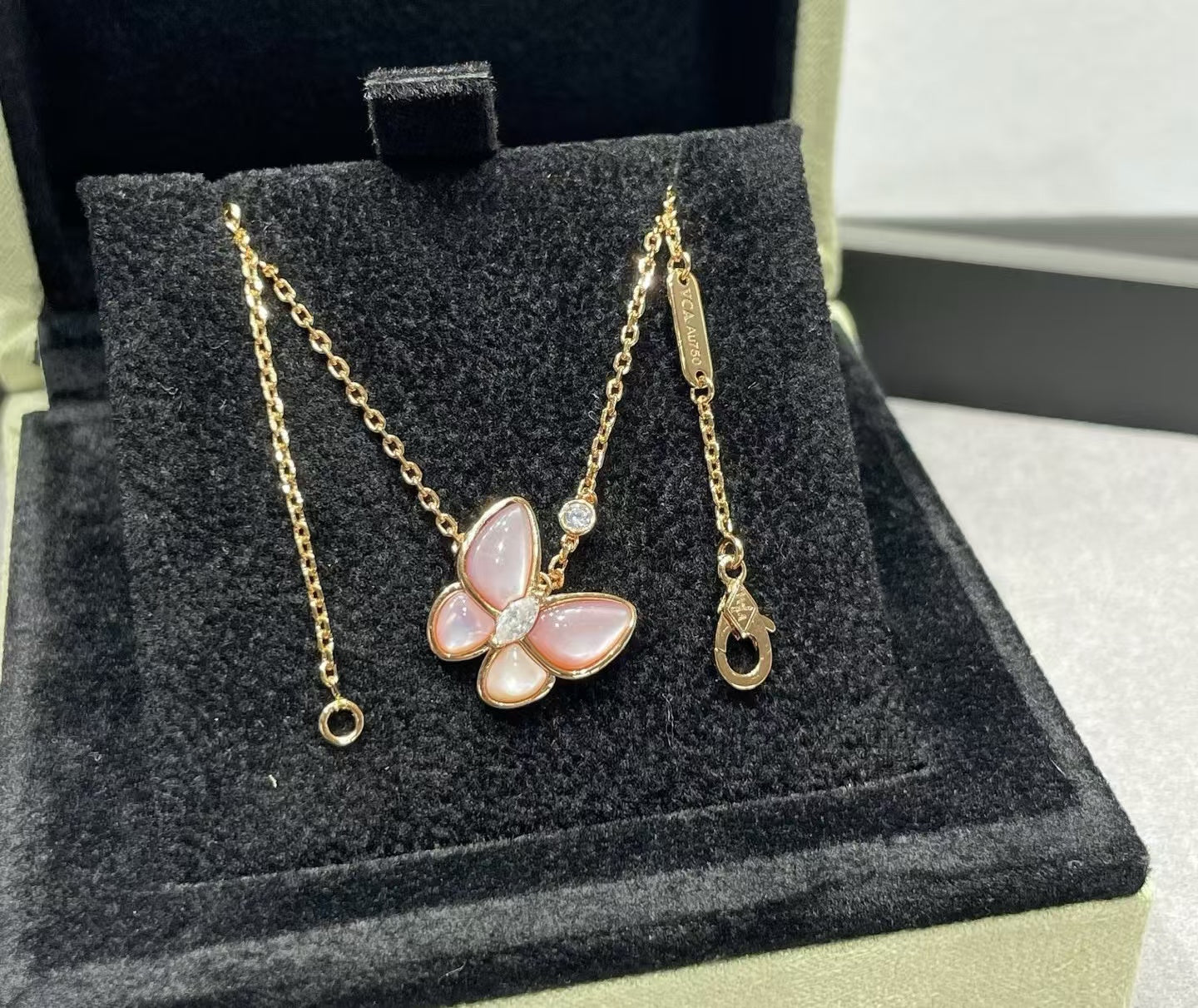 [Ornora Jewelry]BUTTERFLY PINK MOTHER-OF-PEARL DIAMOND NECKLACE