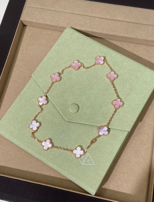 [Ornora Jewelry Jewellery] Pink Necklace with Ten Clover Designs