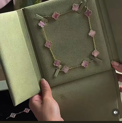 [Ornora Jewelry Jewellery] Pink Necklace with Ten Clover Designs