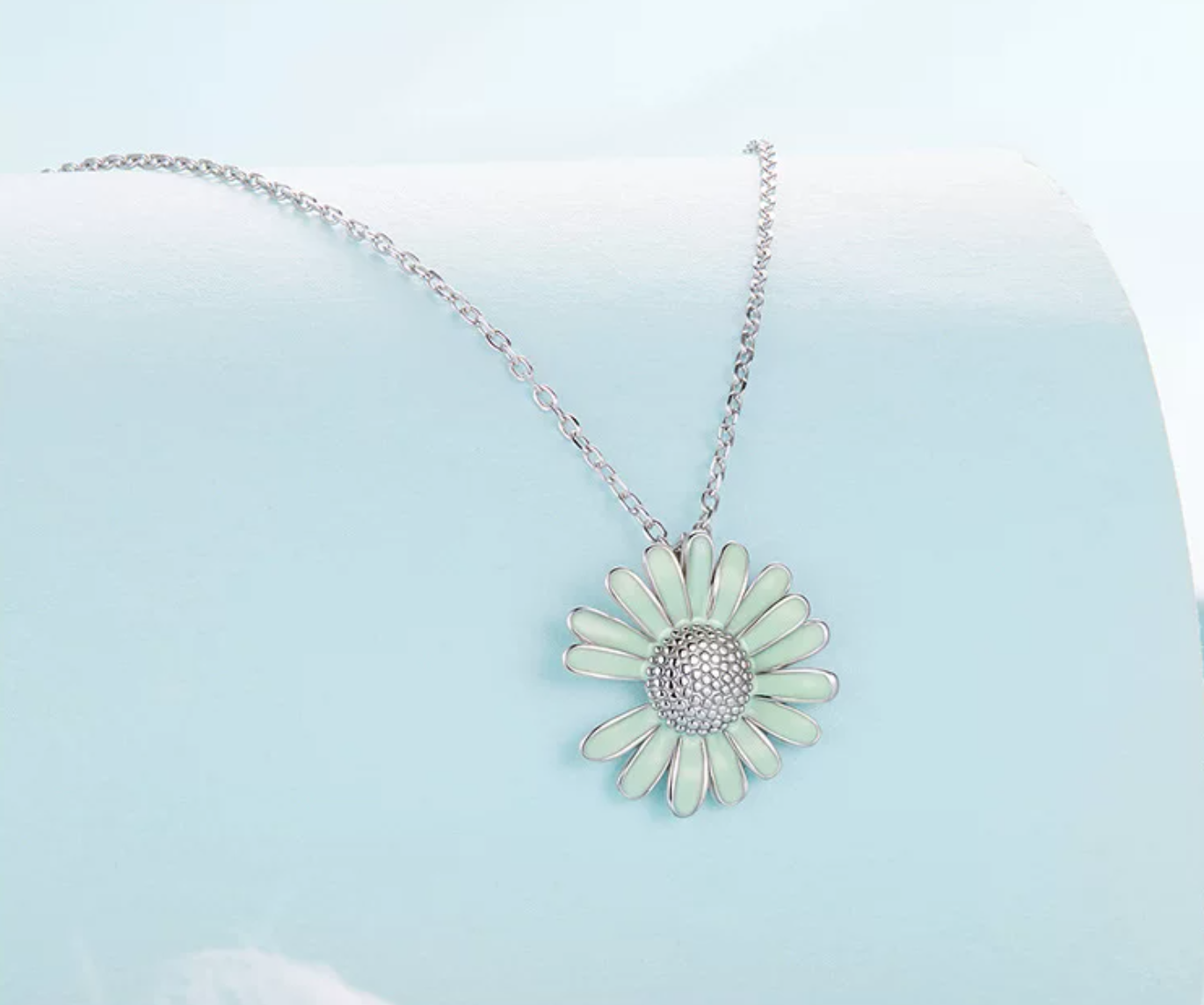 Green Daisy Necklace