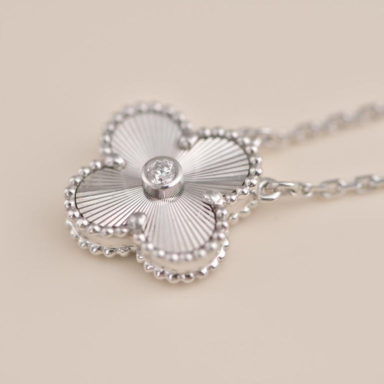 [Ornora Jewelry]CLOVER  15MM DIAMOND LASER NECKLACE SILVER