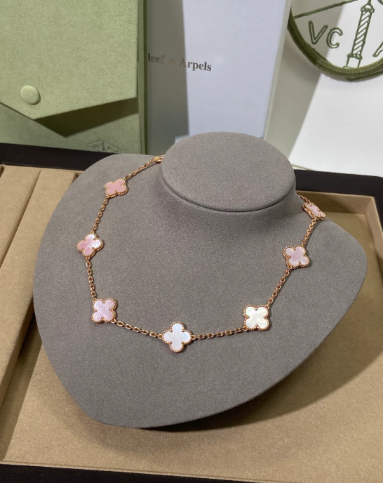 [Ornora Jewelry Jewellery] Pink Necklace with Ten Clover Designs