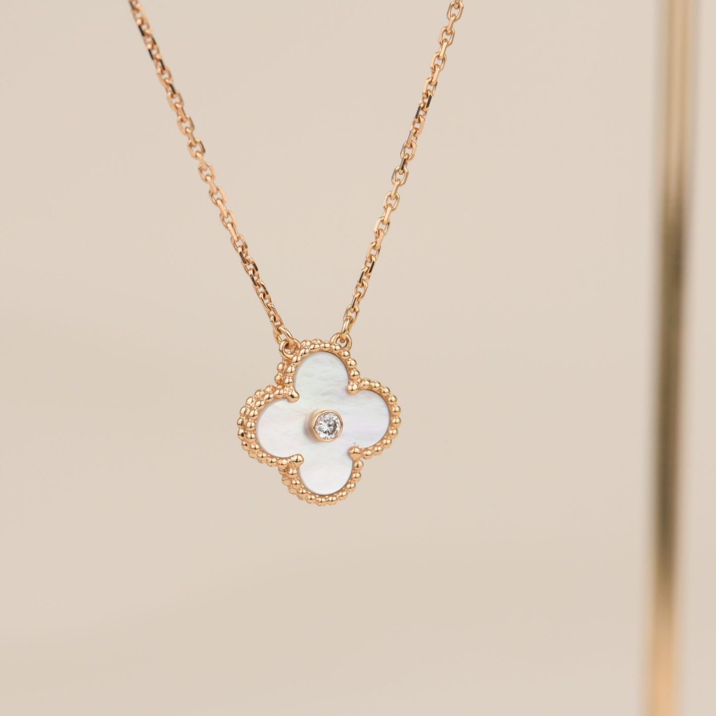 [Ornora Jewelry]CLOVER 15MM DIAMOND WHITE FRITILLARIA NECKLACE