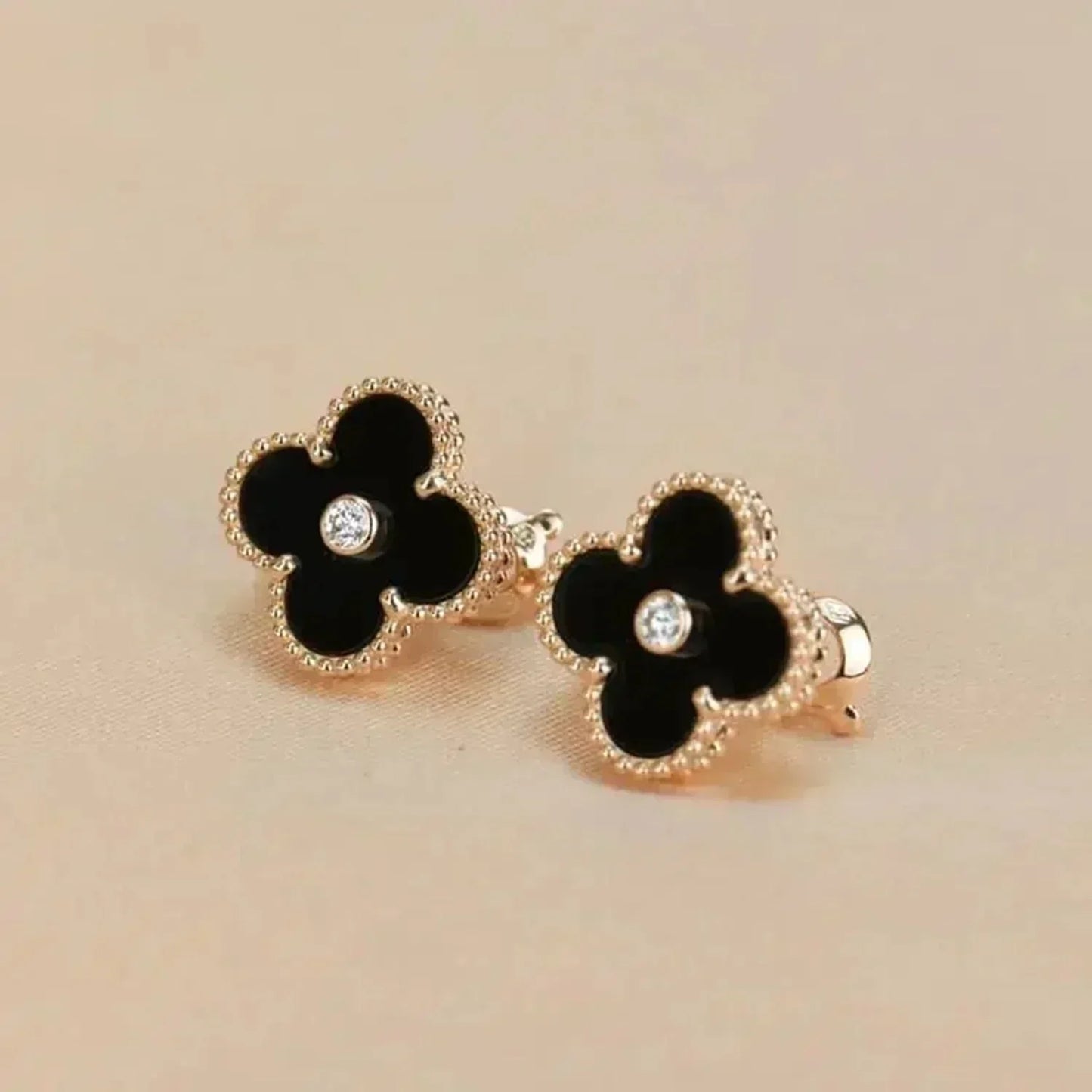 [Ornora Jewelry]CLOVER MEDIUM 1 MOTIFS ONYX DIAMOND EARRINGS