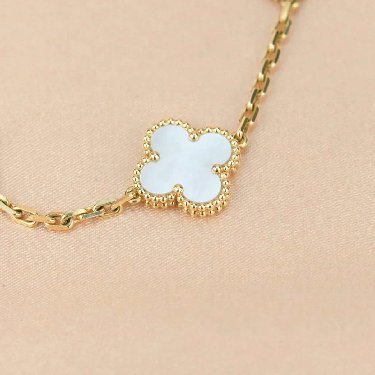 [Ornora Jewelry]CLOVER WHITE PEARL MOP 5 MOTIF BRACELET COLLECTION