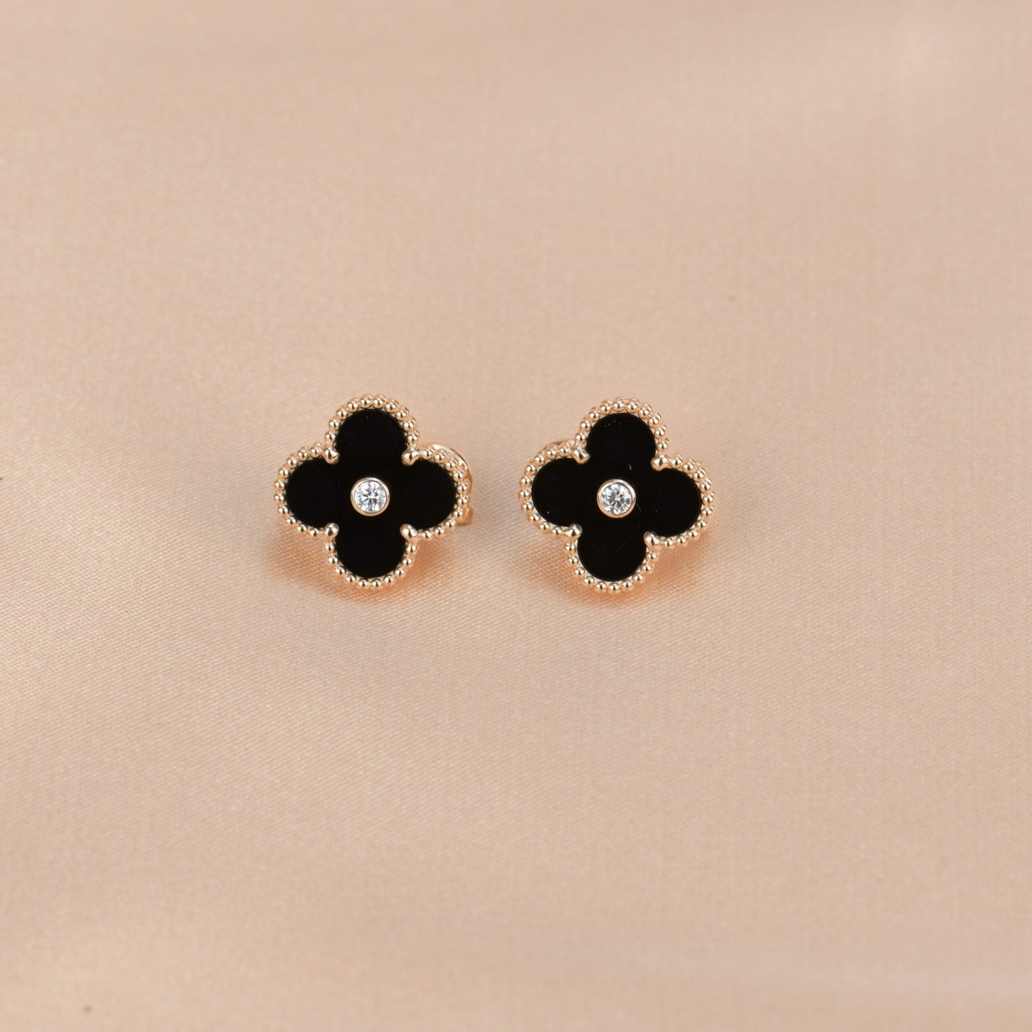 [Ornora Jewelry]CLOVER MEDIUM 1 MOTIFS ONYX DIAMOND EARRINGS