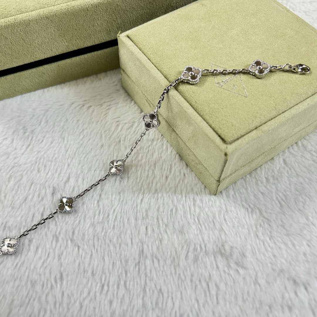 [Ornora Jewelry]CLOVER 6 MOTIF DIAMOND BRACELET