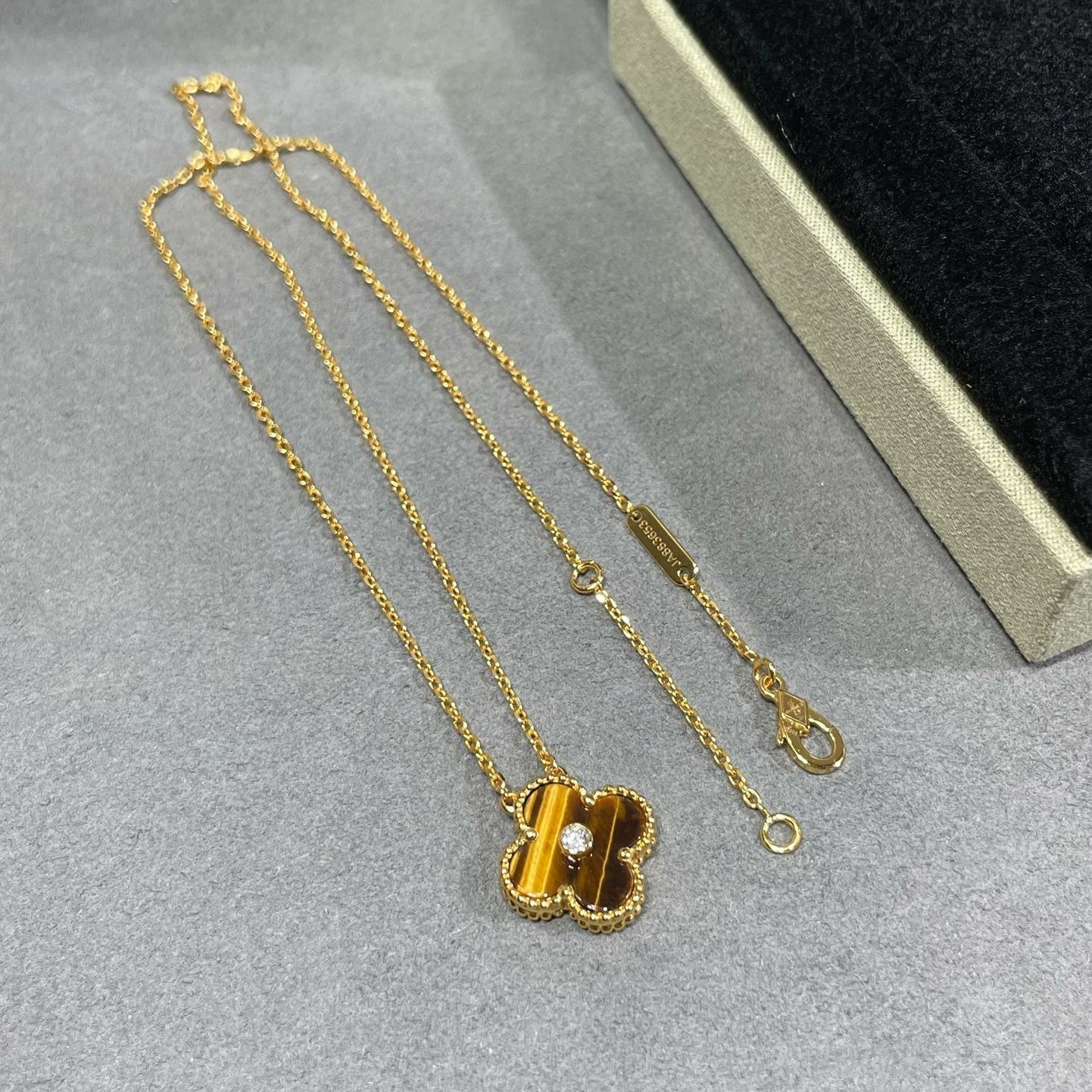 [Ornora Jewelry]CLOVER 15MM DIAMOND AND YELLOW TIGER'S EYE AGATE necklace