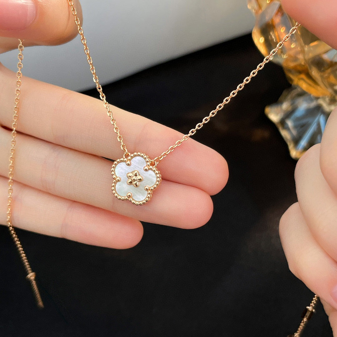 [Ornora Jewelry]LUCKY  WHITE MOP  PLUM BLOSSOM NECKLACE