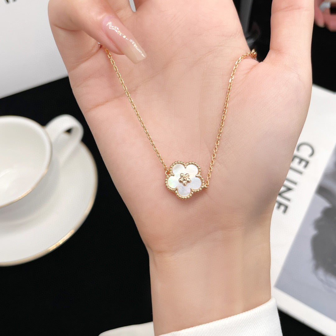 [Ornora Jewelry]LUCKY WHITE MOP PLUM BLOSSOM  BRACELET