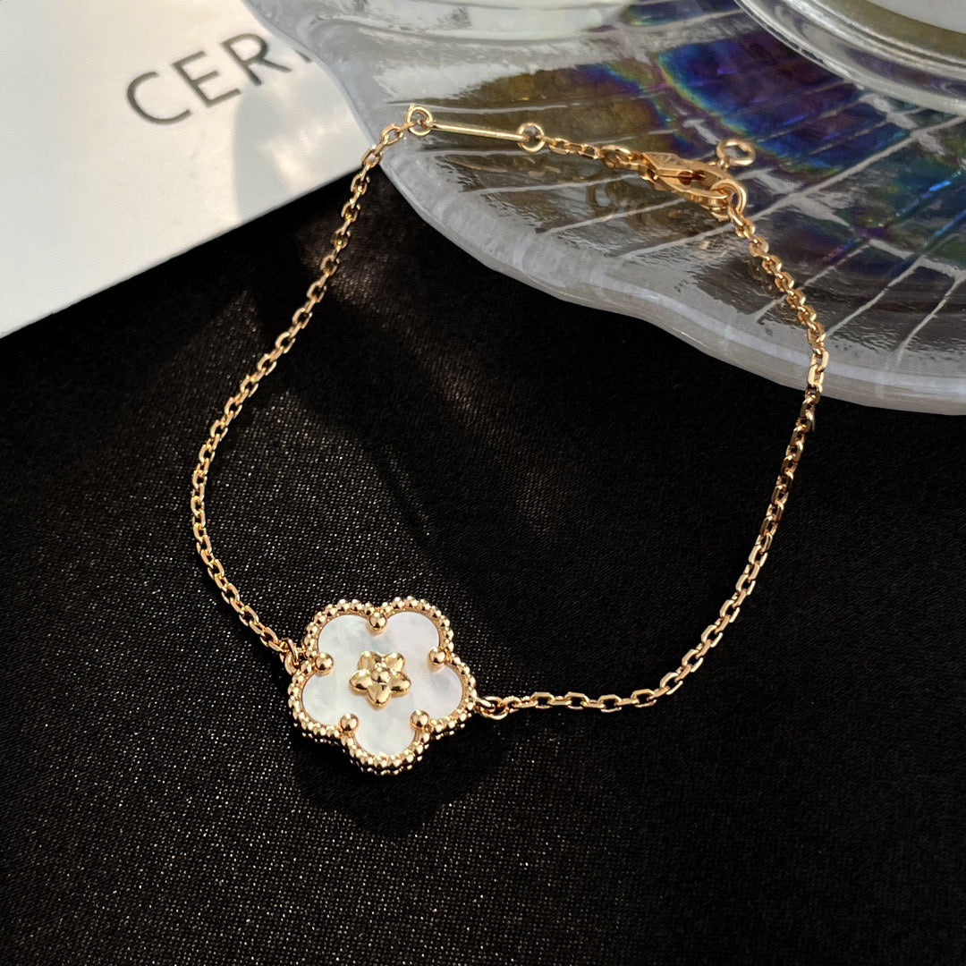 [Ornora Jewelry]LUCKY WHITE MOP PLUM BLOSSOM  BRACELET