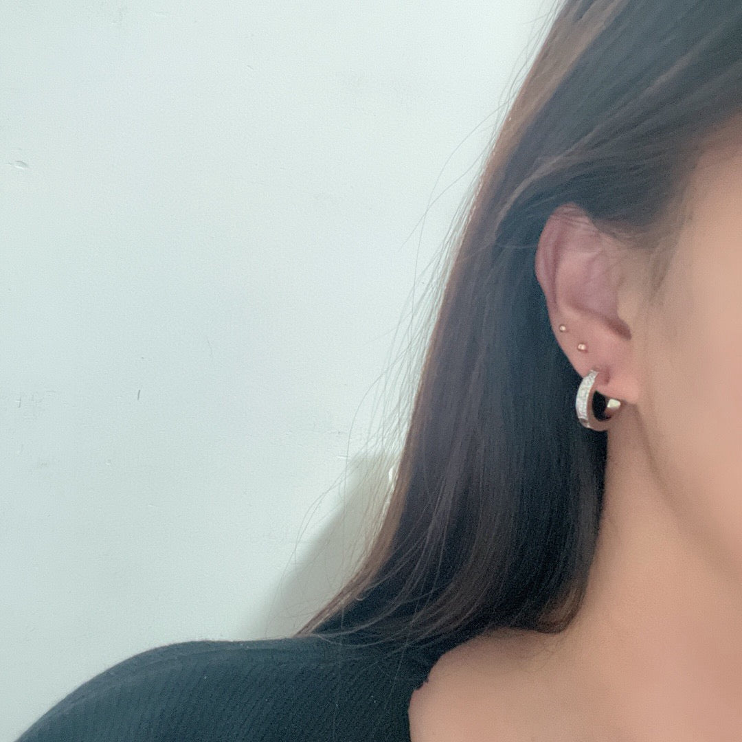 [Ornora Jewelry]LOVE 5.5MM DIAMOND PAVED EARRINGS