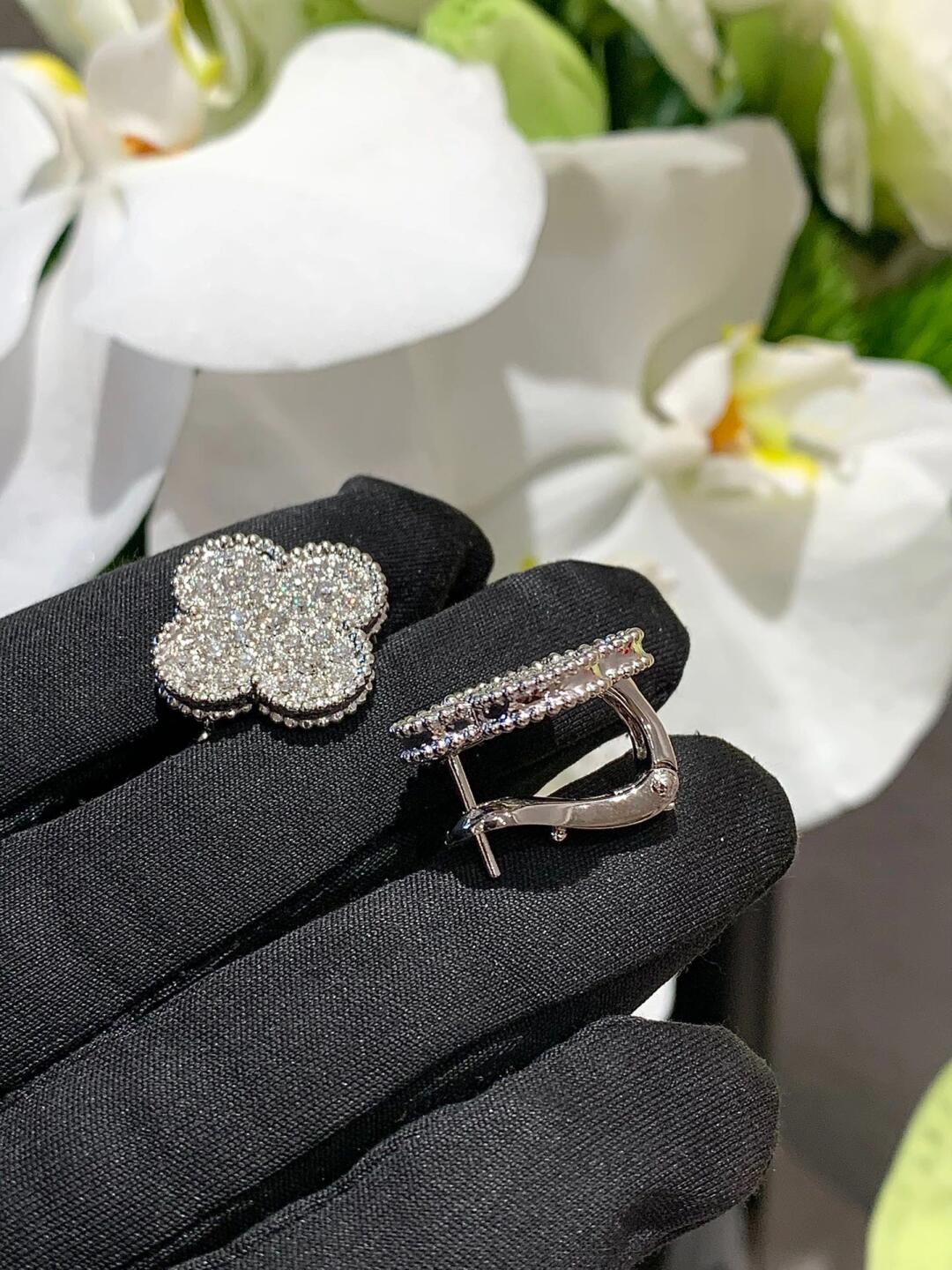 [Ornora Jewelry]CLOVER 20MM MOTIFS DIAMOND STUD EARRINGS SILVER