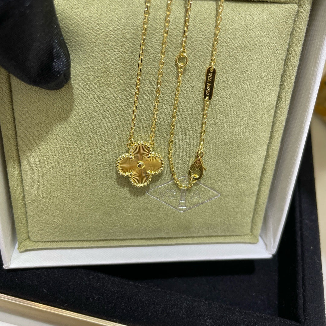 [Ornora Jewelry]CLOVER 15MM LASER NECKLACE