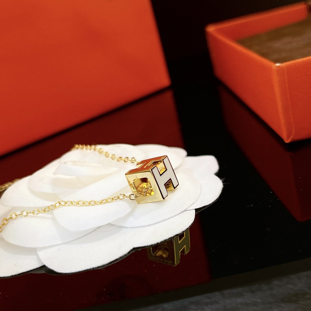 [Ornora Jewelry]H WHITE SQUARE GOLD NECKLACE