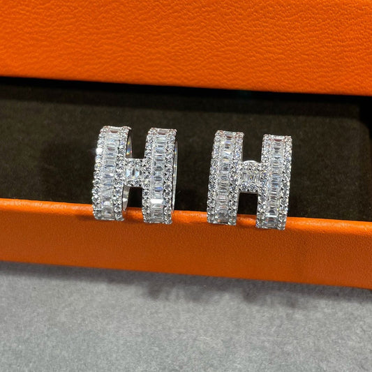 [Ornora Jewelry]H STUD EARRINGS WITH SILVER DIAMONDS