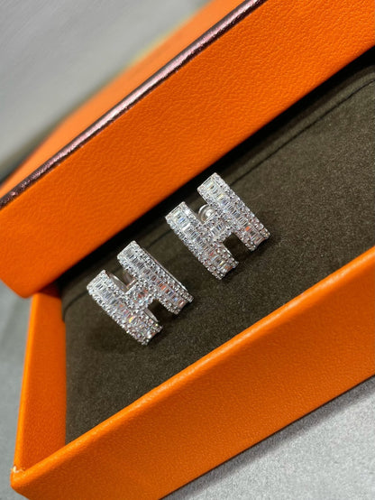 [Ornora Jewelry]H STUD EARRINGS WITH SILVER DIAMONDS