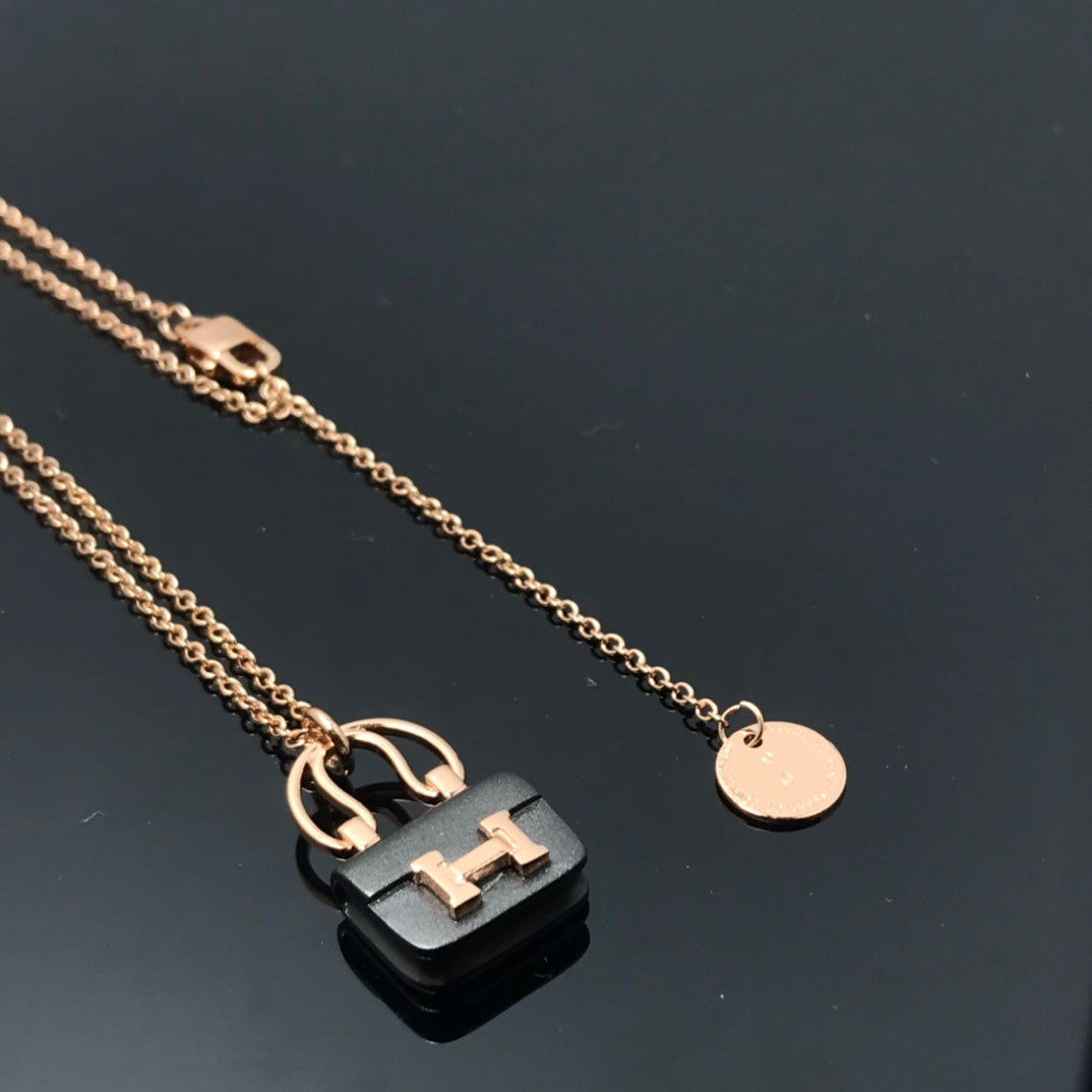 [Ornora Jewelry]WOMEN'S HM AMULETTES CONSTANCE PENDANT NECKLACE