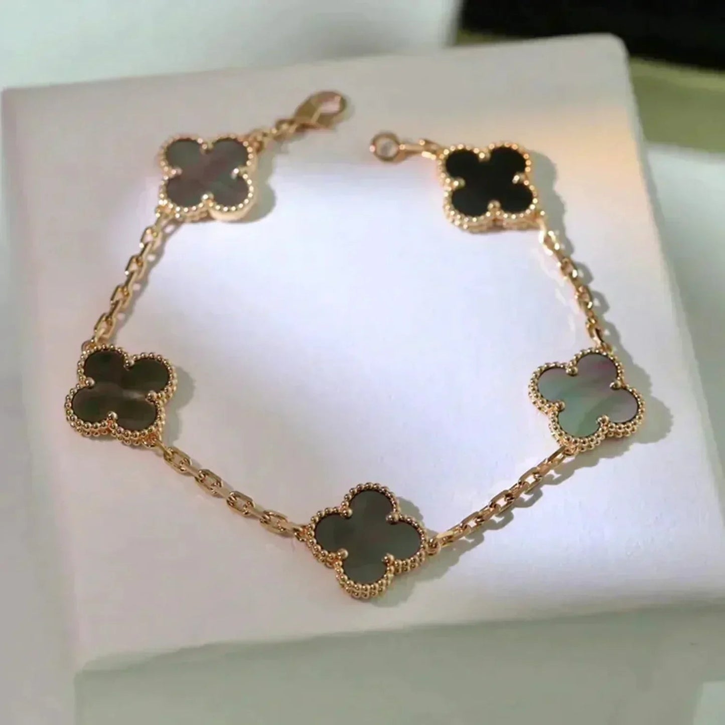 [Ornora Jewelry] CLOVER 5 MOTIF GRAY MOP BRACELET COLLECTION