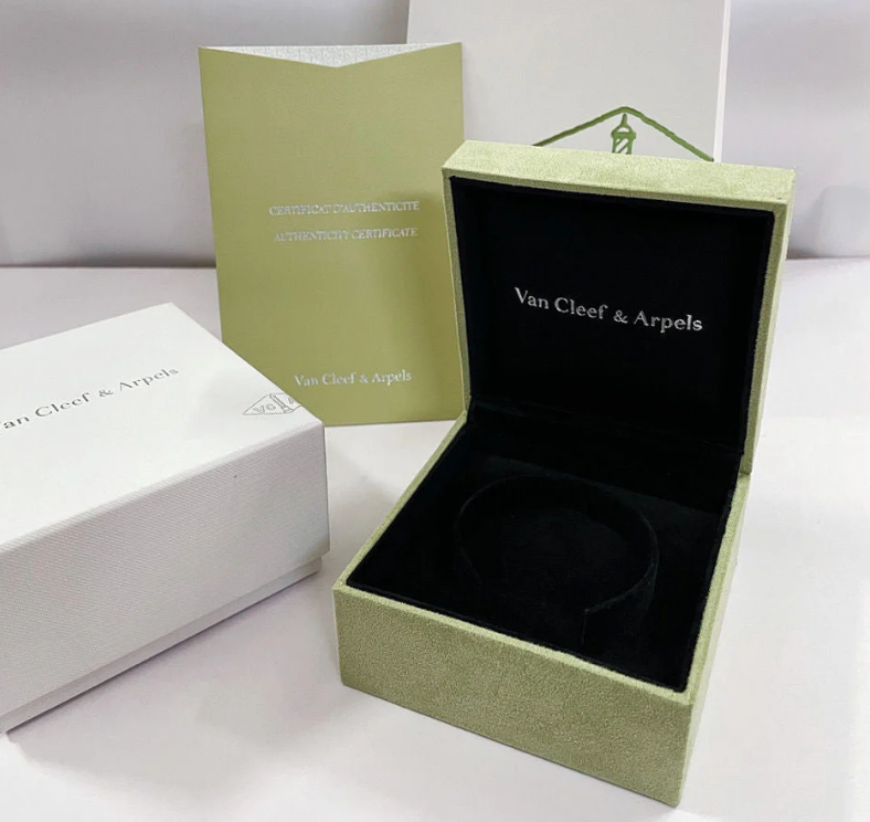 [Ornora Jewelry]CLOVER 15MM LASER NECKLACE AND BOX