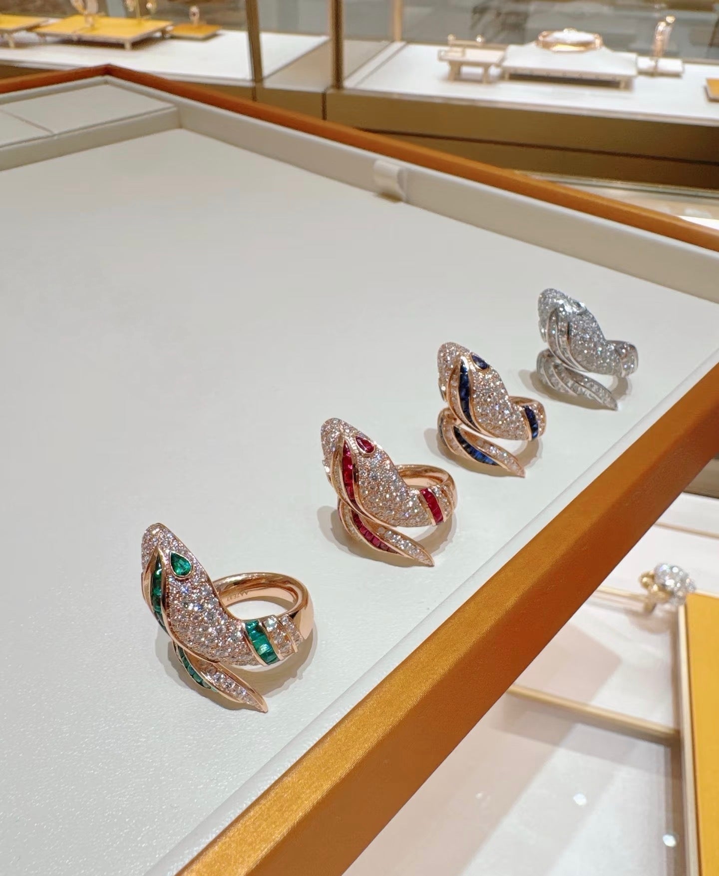 [Ornora Jewelry]BRAND NEW LUXURY RED SNAKE RING