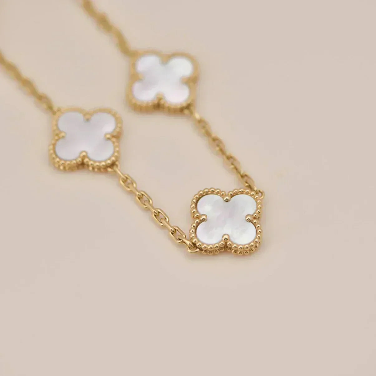 [Ornora Jewelry]CLOVER WHITE PEARL MOP 5 MOTIF BRACELET COLLECTION