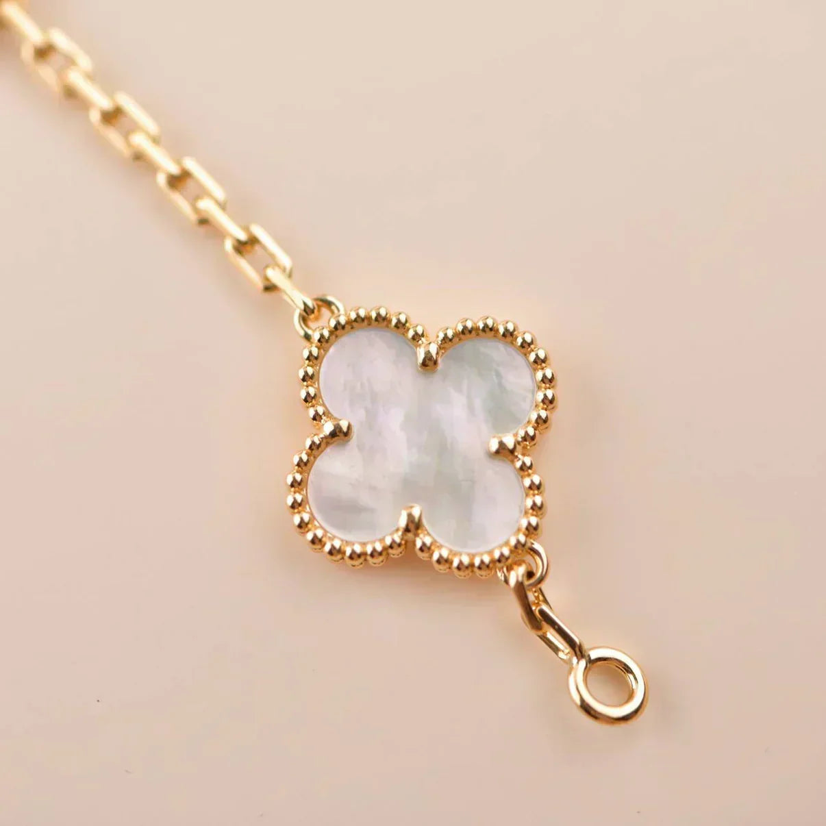 [Ornora Jewelry]CLOVER WHITE PEARL MOP 5 MOTIF BRACELET COLLECTION