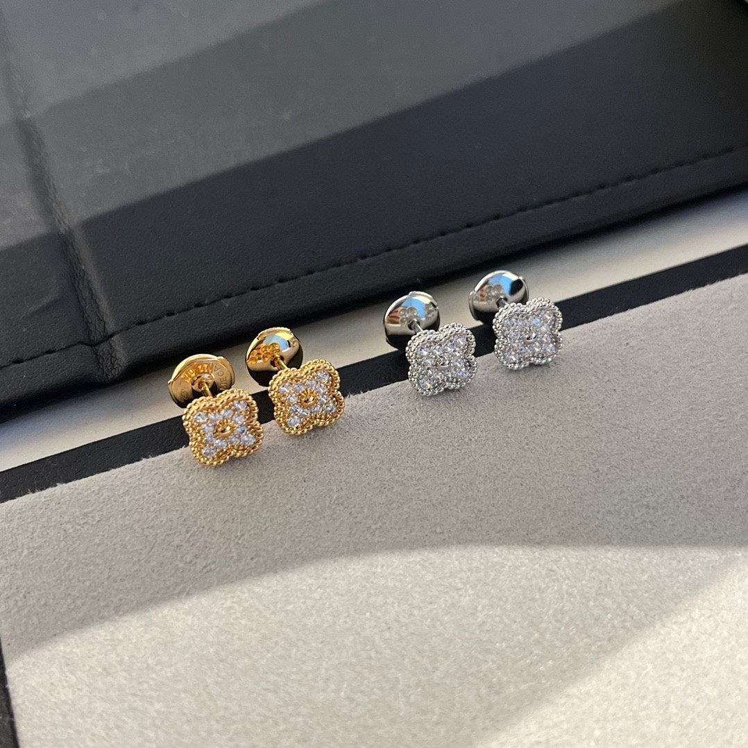 [Ornora Jewelry]CLOVER MINI DIAMOND STUD EARRINGS