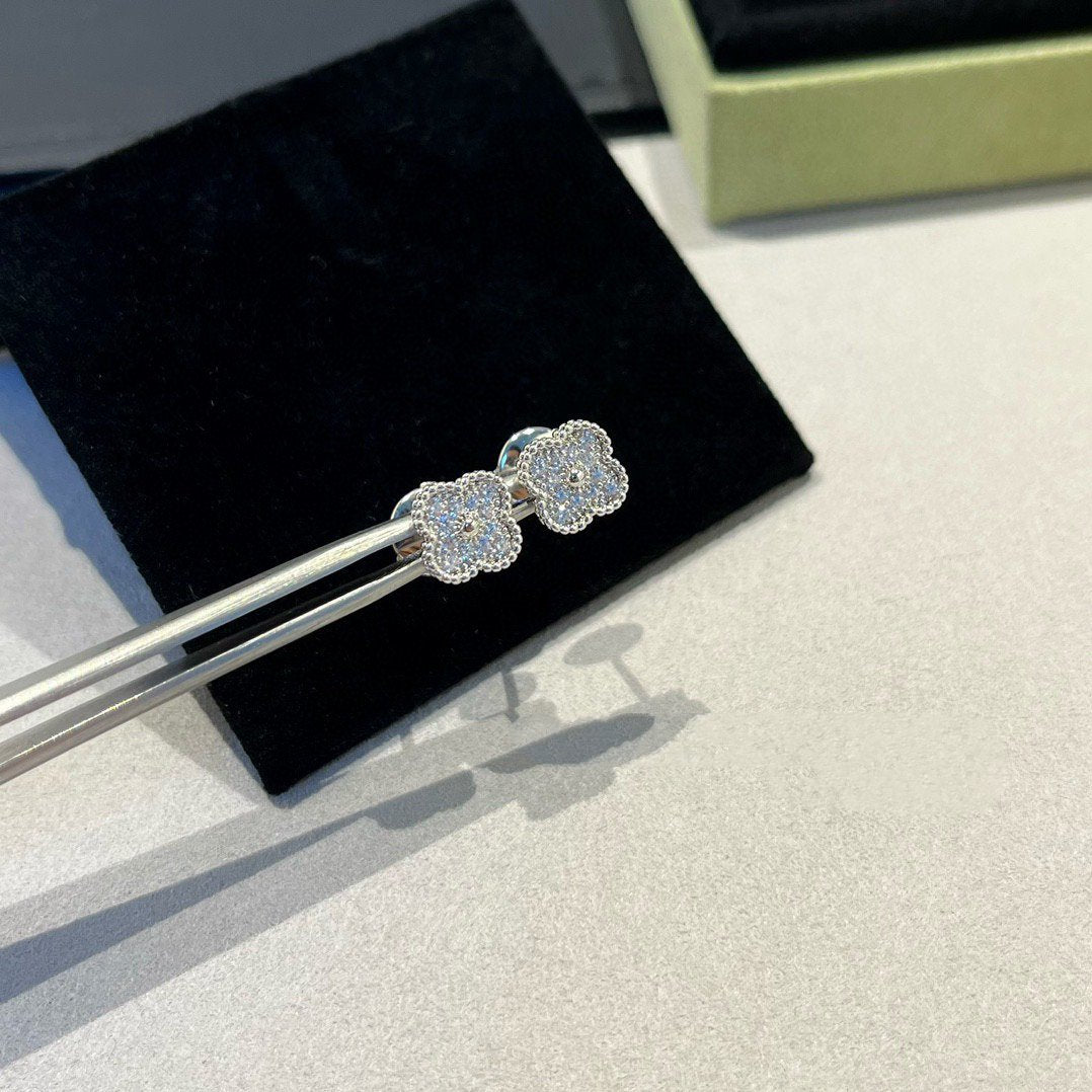[Ornora Jewelry]CLOVER MINI DIAMOND STUD EARRINGS