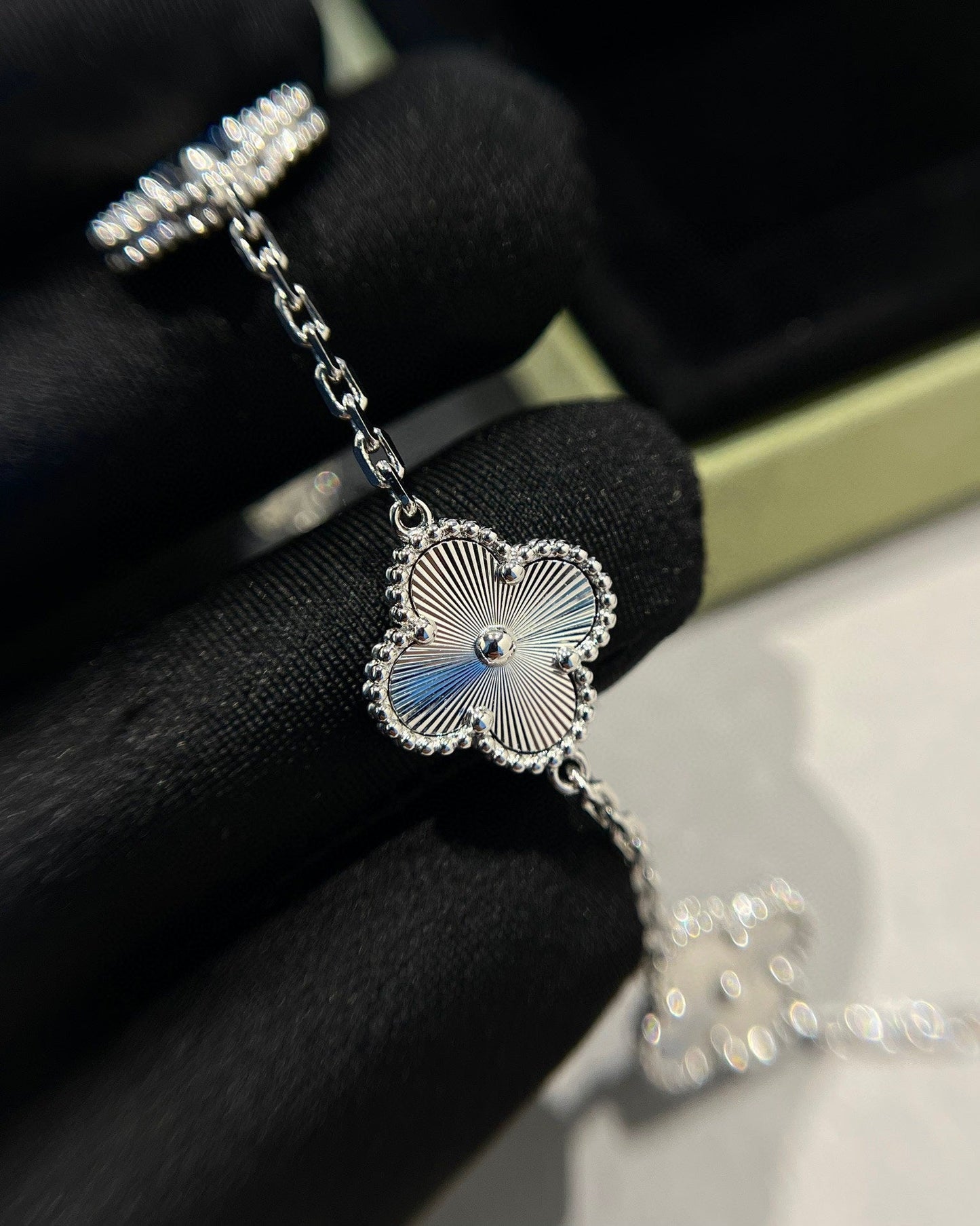 [Ornora Jewelry] CLOVER 5 MOTIF LASER BRACELET COLLECTION
