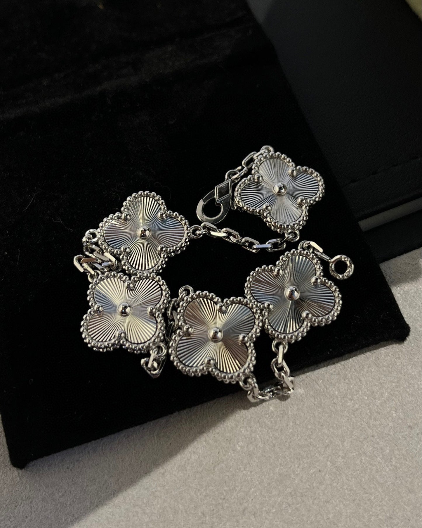[Ornora Jewelry] CLOVER 5 MOTIF LASER BRACELET COLLECTION
