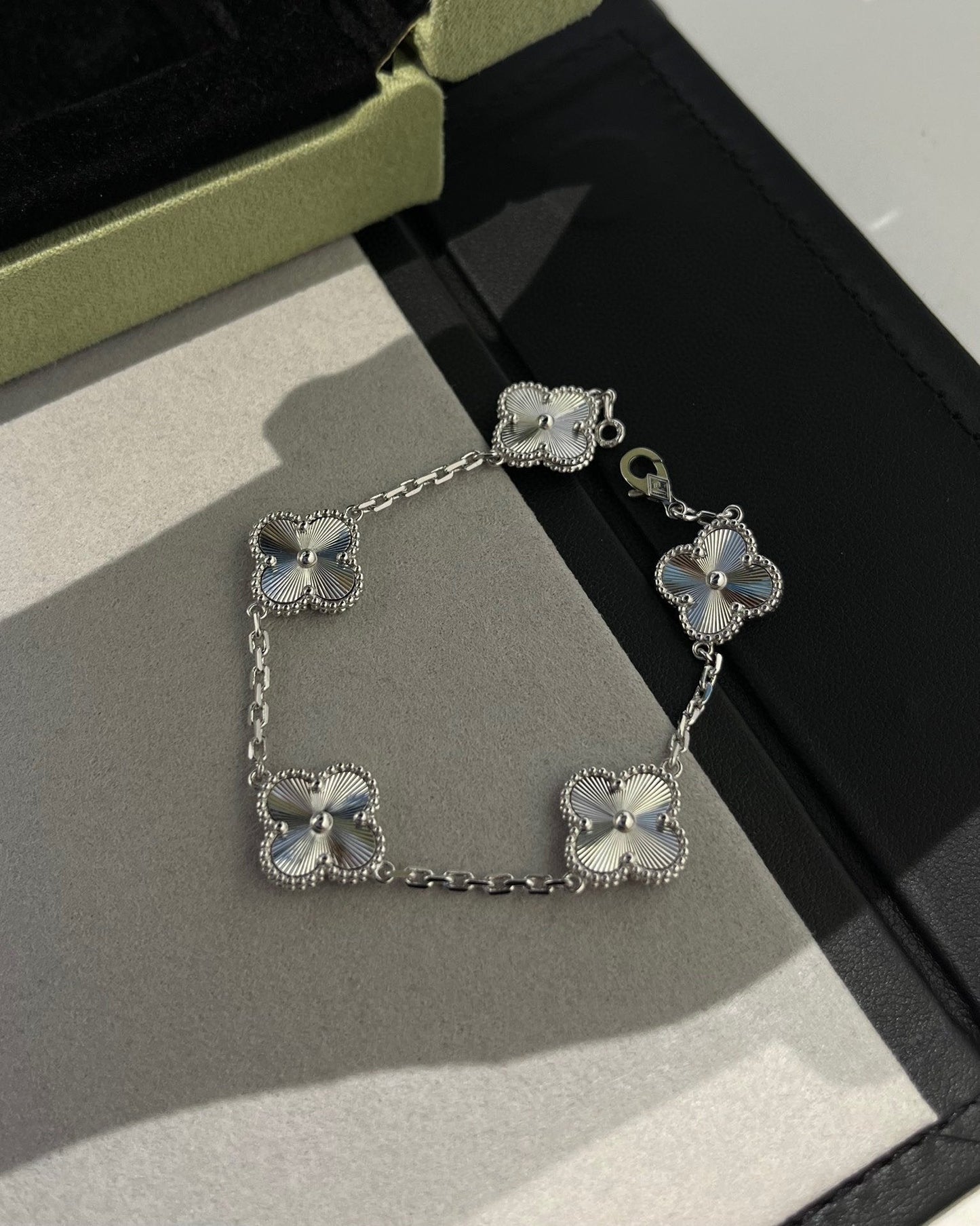 [Ornora Jewelry] CLOVER 5 MOTIF LASER BRACELET COLLECTION