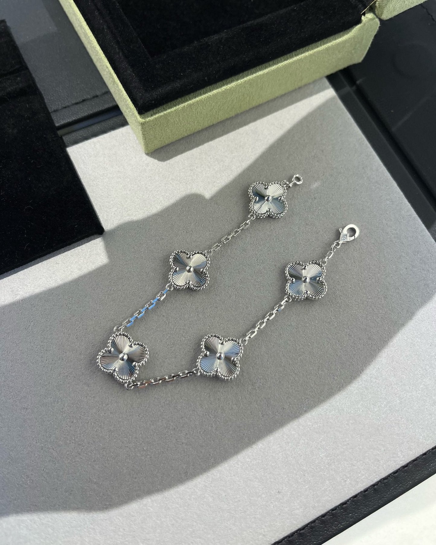 [Ornora Jewelry] CLOVER 5 MOTIF LASER BRACELET COLLECTION